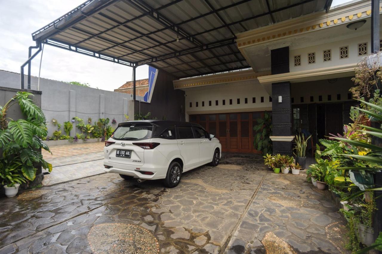 Reddoorz Syariah Near Rs Advent Bandar Lampung Hotell Exteriör bild
