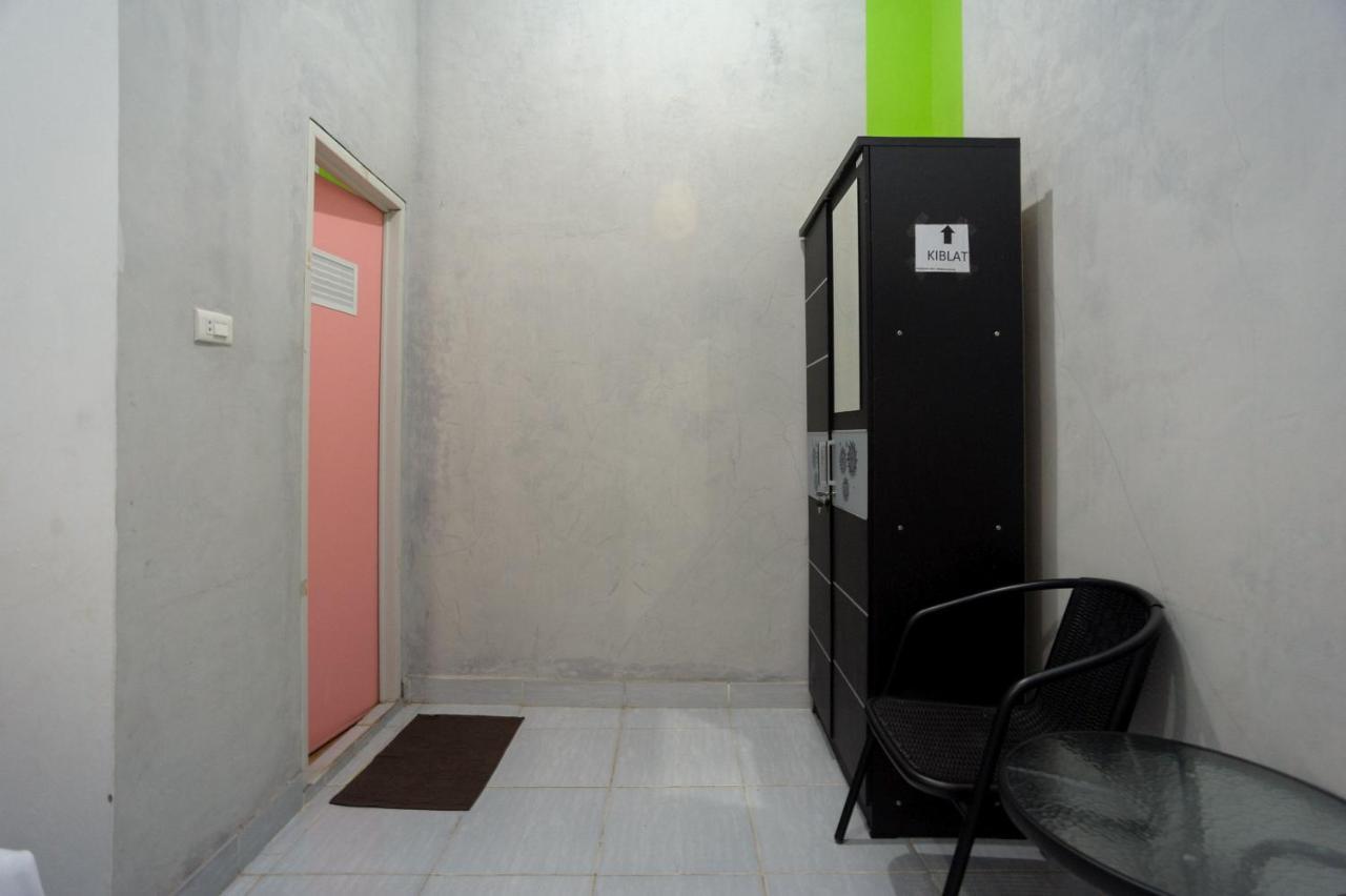 Reddoorz Syariah Near Rs Advent Bandar Lampung Hotell Exteriör bild